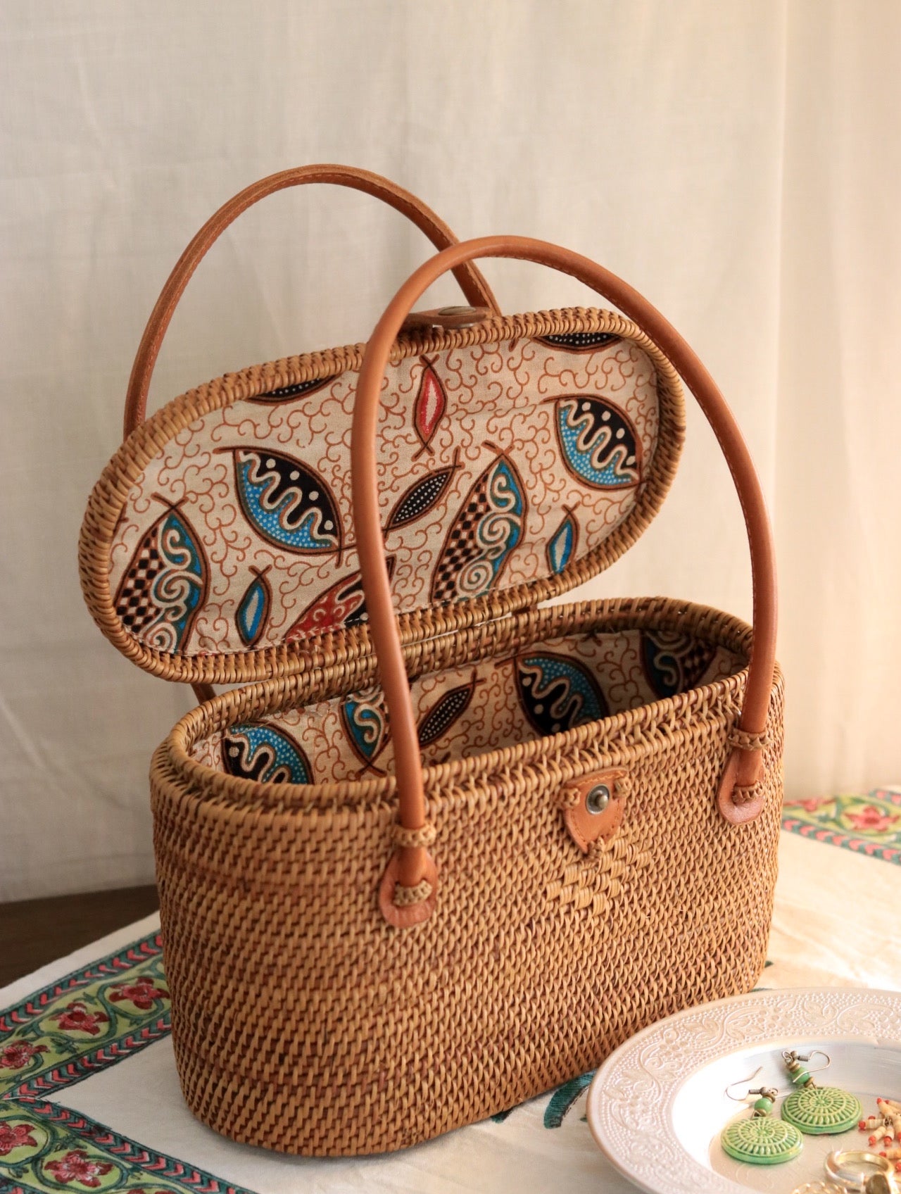 Hand Woven Atta Oval Hand Bag ~ Made in Bali ~