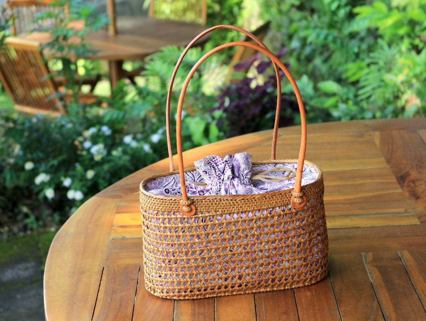 Oval Open-Weave Ata Handbag with Batik Drawstring – Handwoven in Bali (9.3")