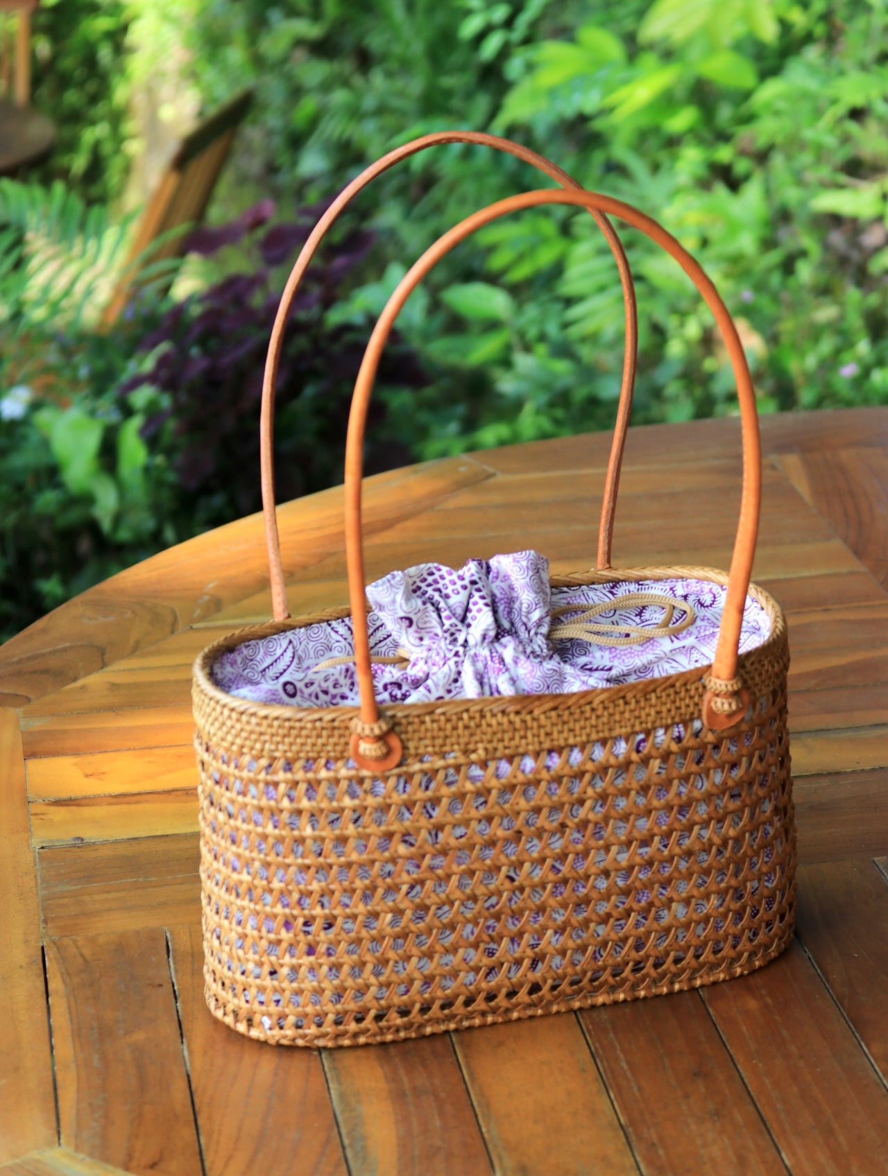 Oval Open-Weave Ata Handbag with Batik Drawstring – Handwoven in Bali (9.3")