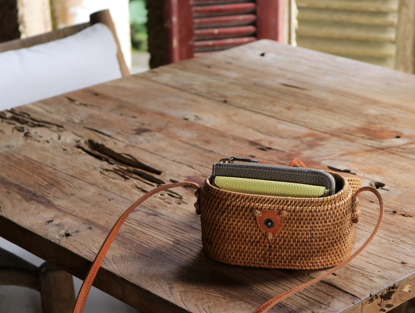 Mini Oval Ata Crossbody Bag with Snap Closure – Handwoven in Bali